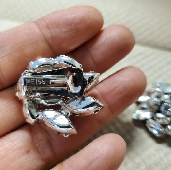 Albert Weiss Clear stones Clip-on Earrings - Picture 4 of 7